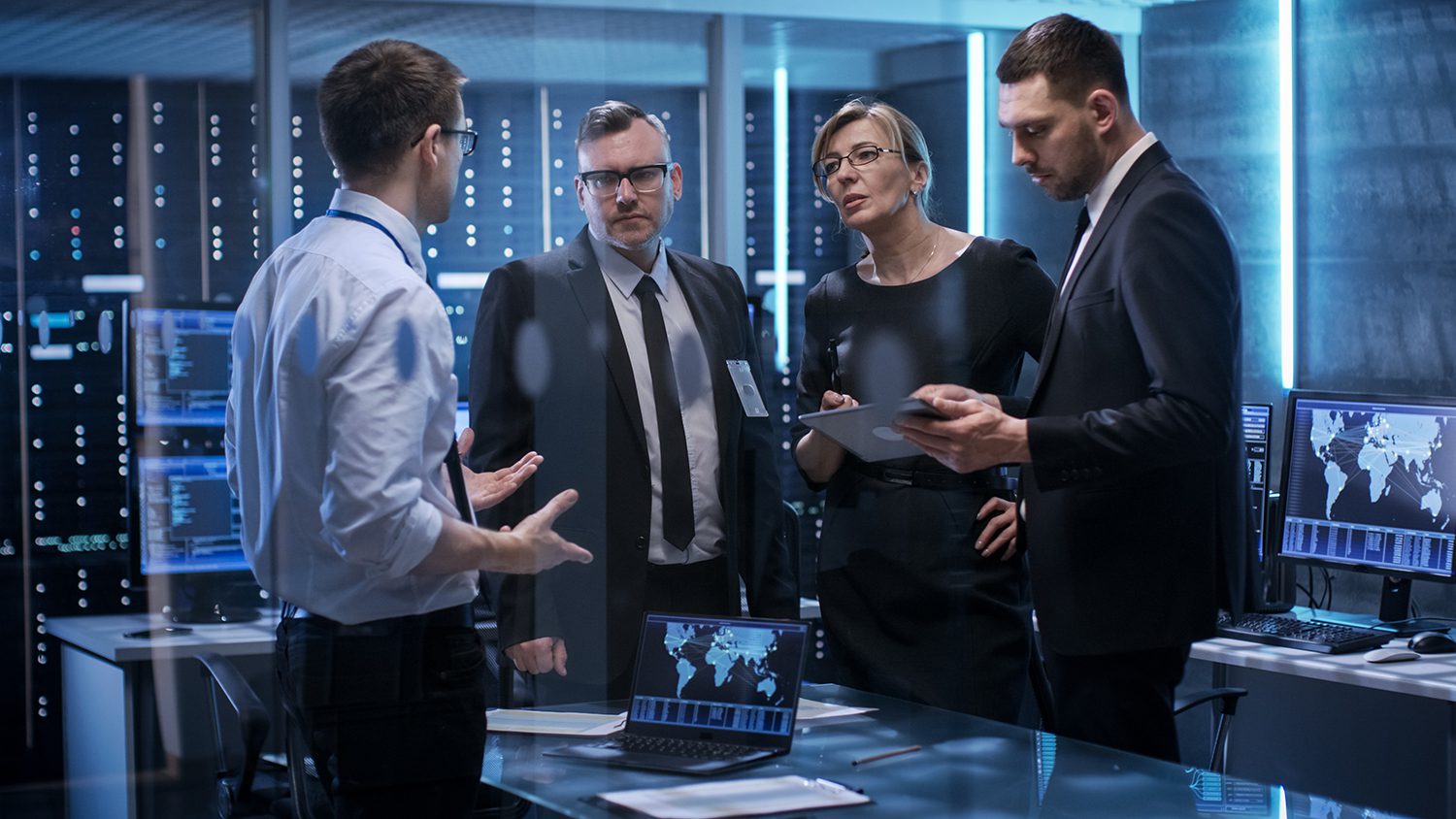 Internal IT team working with co-managed IT service provider on network strategy